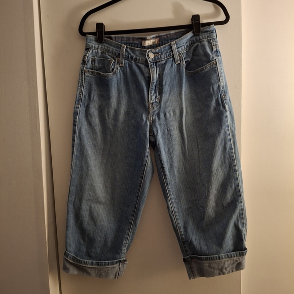 Levi's Women's Light Blue Boyfriend Cropped Jeans - Picture 1 of 11